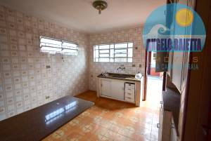 Casa com 3 dormitórios, sendo 1 suíte em Peruíbe, á 200 metros da praia