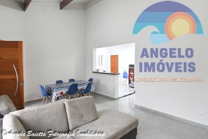 Casa com piscina pa venda no bairro Icaraiba em Peruíbe