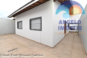 Casa com piscina pa venda no bairro Icaraiba em Peruíbe