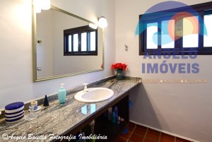 Casa á venda no condomínio Bougainvillée I em Peruíbe