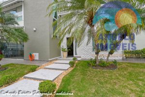 Sobrado á venda no condomínio Bougainvilleé I em Peruíbe
