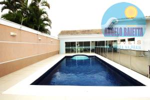 Casa com piscina á venda no bairro Três Marias em Peruíbe, á 500 metros da praia