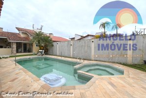 Casa á venda no bairro Jardim Marcia em Peruíbe