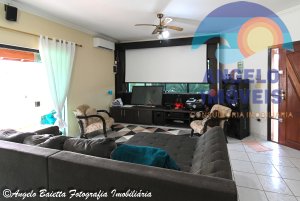Casa á venda no bairro Jardim Marcia em Peruíbe