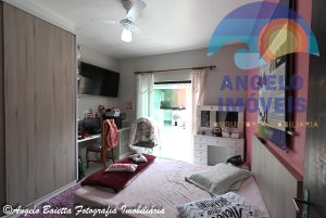 Casa á venda no bairro Jardim Marcia em Peruíbe