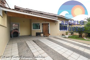 Casa á venda no bairro Jardim Marcia em Peruíbe