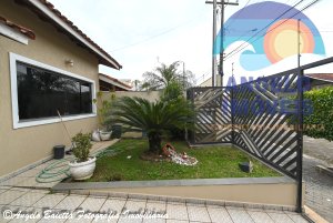 Casa á venda no bairro Jardim Marcia em Peruíbe