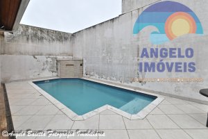 Casa com piscina em excelente localização á venda em Peruíbe- Litoral SP