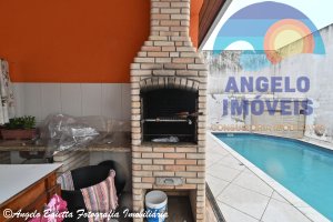 Casa com piscina em excelente localização á venda em Peruíbe- Litoral SP