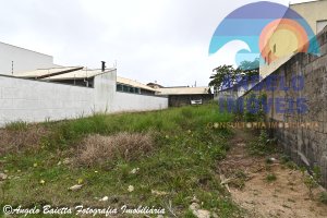Terreno a 200 metros da praia á venda no bairro Beira Mar em Peruibe Litoral SP