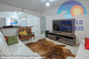 Casa com piscina á venda no bairro Oásis em Peruíbe