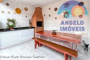 Casa com piscina á venda no bairro Oásis em Peruíbe