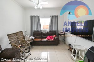 Casa com piscina á venda no bairro Ribamar em Peruíbe