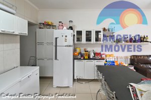 Casa com piscina á venda no bairro Ribamar em Peruíbe