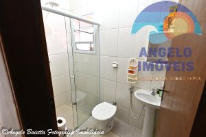 Casa com piscina á venda no bairro Ribamar em Peruíbe