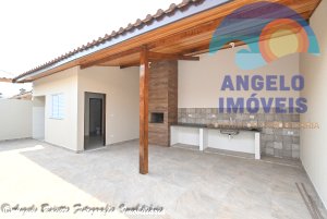 Casa lado praia com piscina á venda no bairro Oásis em Peruíbe