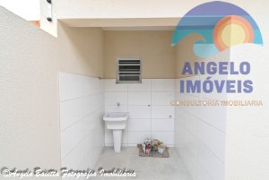 Casa lado praia com piscina á venda no bairro Oásis em Peruíbe