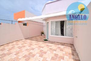 Casa térrea com 2 dormitórios, no bairro Rbamar em Peruíbe