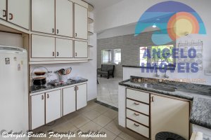 Casa lado praia á venda no bairro Centro em Peruíbe
