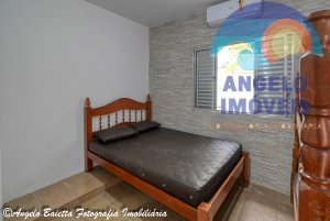 Casa lado praia á venda no bairro Centro em Peruíbe