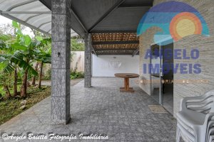 Casa lado praia á venda no bairro Centro em Peruíbe