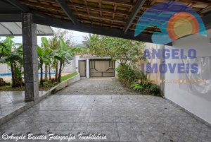 Casa lado praia á venda no bairro Centro em Peruíbe