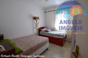 Casa com piscina á venda no bairro Continental em Peruíbe