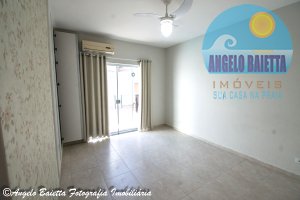 Casa á venda no bairro Florida em Peruíbe
