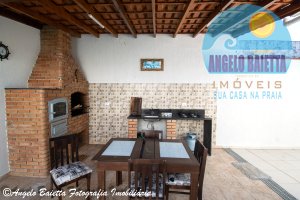 Casa á venda no bairro Florida em Peruíbe