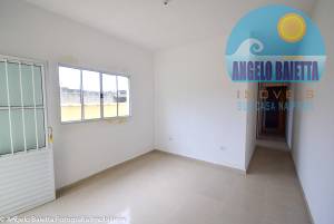 Casa com 2 dormitórios á vnda no bairro São José em Peruíbe.