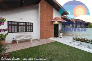Casa lado praia á venda no bairro Oásis em Peruíbe