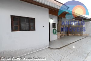 Casa lado praia á venda no bairro Oásis em Peruíbe