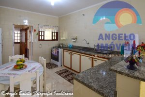 Casa com 3 dormitórios á venda no bairro São João Batista em Peruíbe