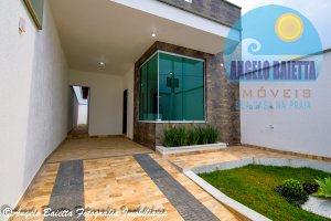 Casa á venda no bairro Flora Rica em Peruíbe
