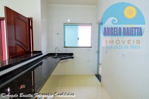 Casa á venda no bairro Flora Rica em Peruíbe