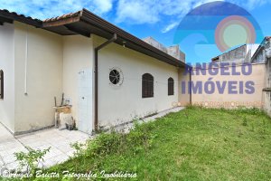 Casa á venda no bairro Arpoador em Peruíbe