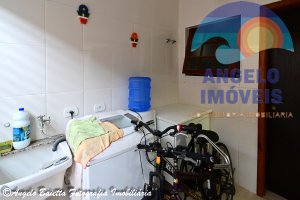 Casa com piscina á venda no bairro Oásis em Peruíbe