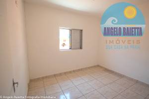 Casa á venda no bairro Cidade Nova Peruíbe em Peruíbe, á 800 metros da praia