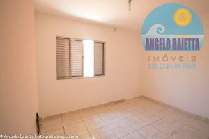 Casa á venda no bairro Cidade Nova Peruíbe em Peruíbe, á 800 metros da praia