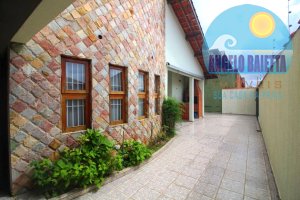 Casa á venda no bairro Continental em Peruíbe