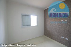 Casa com piscina á venda no bairro Flora Rica em Peruíbe