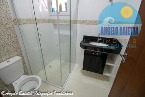 Casa com piscina á venda no bairro Flora Rica em Peruíbe
