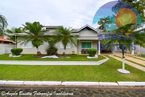 Casa á venda no condomínio Bougainvillée V em Peruíbe