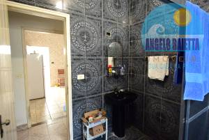 Casa com piscina á venda no bairro Josedy, á 600 metros da praia