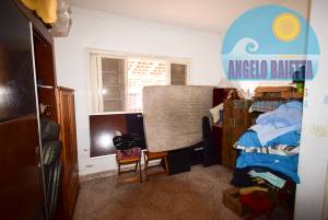 Casa com piscina á venda no bairro Josedy, á 600 metros da praia
