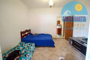 Casa com piscina á venda no bairro Josedy, á 600 metros da praia