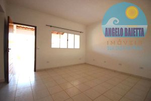 Casa para venda no bairro Maria Helena Novaes em Peruíbe, até 200 metros da praia