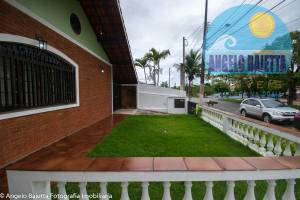 Casa lado praia para venda no bairro Arpoador em Peruibe