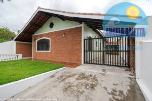 Casa lado praia para venda no bairro Arpoador em Peruibe