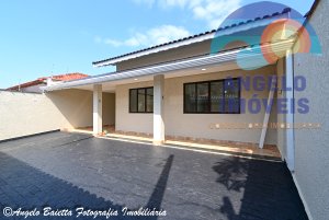 Casa lado praia, piscina, 3 suítes, á venda no bairro Samburá em Peruíbe